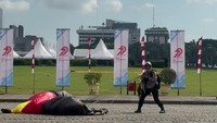 Alhamdulillah berkah Tuhan Yang Maha Kuasa dapat melaksanakan korp rapot kenaikan pangkat pada HUT Bhayangkara ke-79, tulis AKP Drajat Djumantara dalam unggahannya yang di-repost oleh Febby. Febby memberikan emoji kagum. Foto: dok. Instagram Story Febby Rastanty