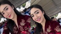 Senyum Febby saat selfie menanti aksi suami melakukan terjun payung dalam acara HUT Bhayangkara kemarin. Foto: dok. Instagram Story Febby Rastanty