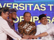 Resmikan UT Denpasar, Koster Minta 160 Kuota Mahasiswa Miskin Asal Bali