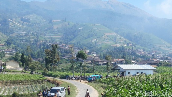 Pendaki Perempuan di Merbabu yang Tersambar Petir Tewas
