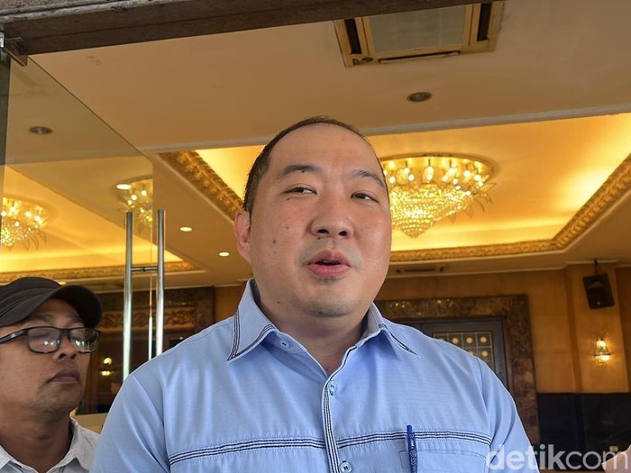 Iwan Kurniawan Lukminto saat ditemui usai Kejagung menyita sejumlah dokumen Sritex di Kota Solo, Rabu (2/7/2025).