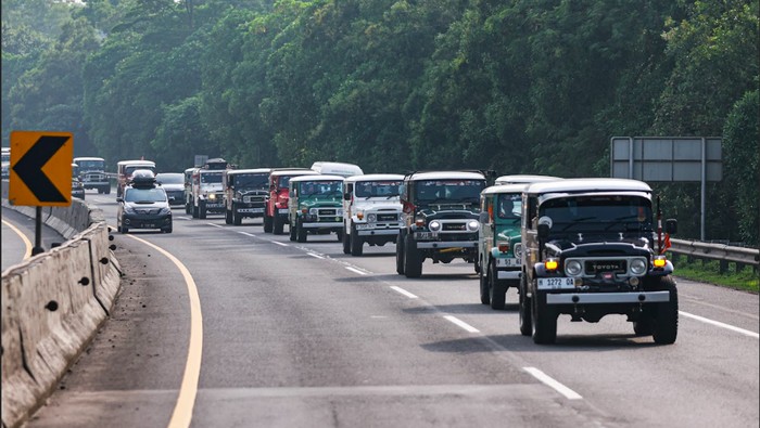 Ratusan Toyota Land Cruiser Ramaikan Bandung, Ada Apa Nih?