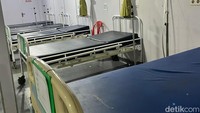 Rumah sakit kapal tersebut memiliki beberapa fasilitas yang tersedia, seperti ruang rawat inap dengan kapasitas 21 bed, kemudian poli gigi, poli umum, dan poli spesialis, apotek, hingga lab radiologi, serta fasilitas yang terbaru adalah fasilitas bank darah.