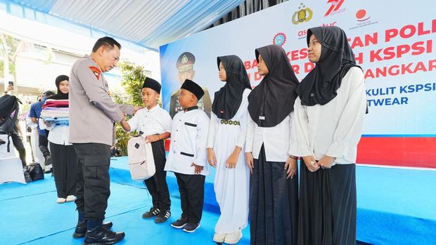 Kapolri Menghadiri Acara Bakti Kesehatan dan Donor Darah di Tangerang, Banten.