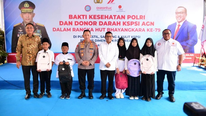 Presiden KSPSI Andi Gani Nena Wea, Kapolri Jenderal Listyo Sigit Prabowo, dan Gubernur Banten Andra Soni, bakti kesehatan Polri dan donor darah KSPSI AGN di Tangerang, Banten, Rabu (2/7/2025).