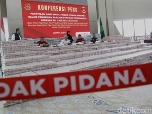 Saat Jumpa Pers Kejaksaan Dikelilingi Gepokan Duit Triliunan