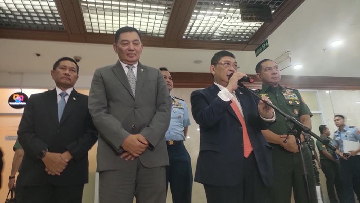 Komisi I DPR rapat kerja dengan Menhan hingga Panglima TNI di DPR RI, Jakarta, Rabu (2/7/2025)