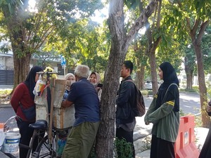 Mendukung Lansia Pejuang Nafkah Bersama Ketimbang Ngemis Surabaya