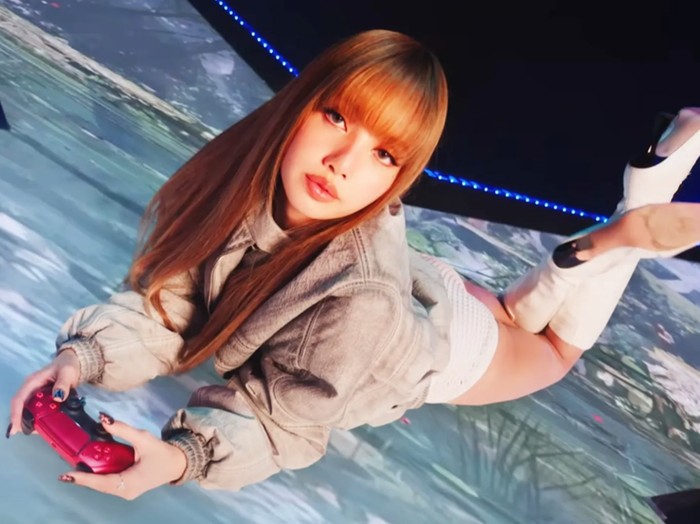 Lisa BLACKPINK Lisa BLACKPINK jadi model iklan Sony PlayStation