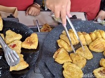 Mencicipi Gurihnya Martabak Bihun-Gule Sapi yang Viral di Surabaya