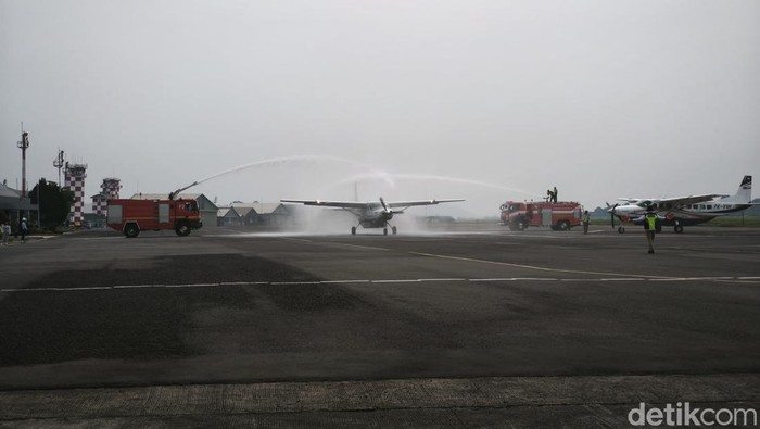 Maskapai Susi Air resmi membuka layanan penerbangan reguler rute Bandung–Yogyakarta dan sebaliknya mulai Rabu (2/7/2025) dengan menggunakan pesawat baling-baling (propeller).