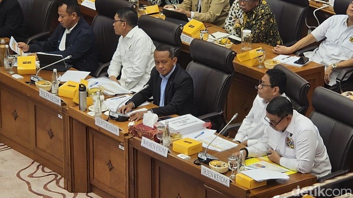 Bahlil Marah soal Data Desa Penerima Listrik: Masih Mau Jadi Dirjen Kau?