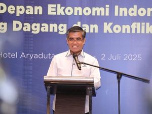 Menaker Minta Masyarakat Tak Perlu Kabur ke Luar Negeri