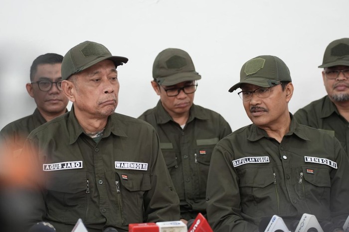 Menteri Sosial Saifullah Yusuf (Gus Ipul) dalam konferensi pers usai membuka kegiatan retret tahap II Kepala Sekolah Rakyat di Puslitbangprof Kemensos di Margaguna, Jakarta, Rabu (2/7/2025).