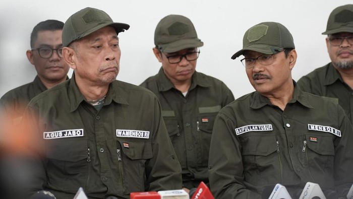 Menteri Sosial Saifullah Yusuf (Gus Ipul) dalam konferensi pers usai membuka kegiatan retret tahap II Kepala Sekolah Rakyat di Puslitbangprof Kemensos di Margaguna, Jakarta, Rabu (2/7/2025).