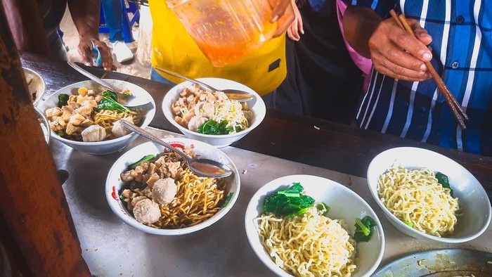 Mie Ayam Gerobak Legendaris di Jakarta,
