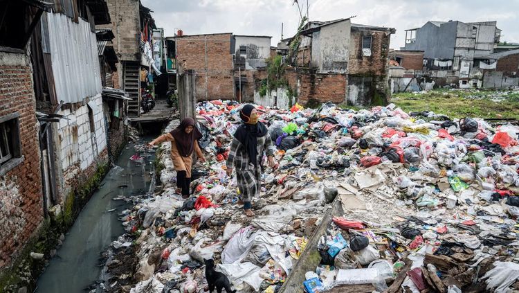 Minim Kesadaran, Sampah Menumpuk dan Ancam Warga di Jakarta Barat