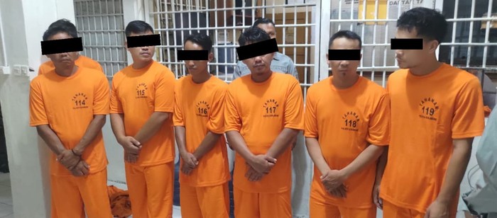 Para tersangka perusakan rumah di Sukabumi