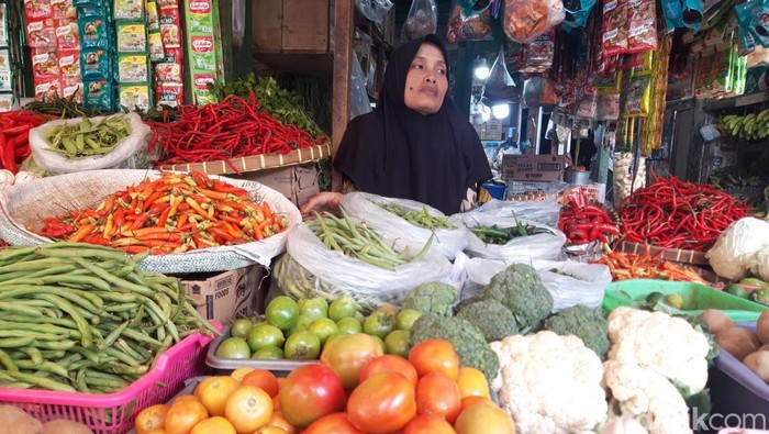 Nur Hayati, pedagang sayuran di Pasar Sunggingan, Boyolali, Rabu (2/7/2025).