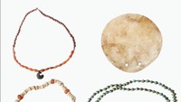 Selain bejana batu dan tembikar, kalung manik-manik dan ornamen pribadi juga ditemukan dari makam-makam tersebut. Foto: (Kementerian Pariwisata dan Kepurbakalaan Mesir)