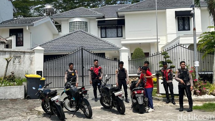 Penampakan rumah Topan Ginting yang digeledah KPK. (Finta Rahyuni/detikSumut)