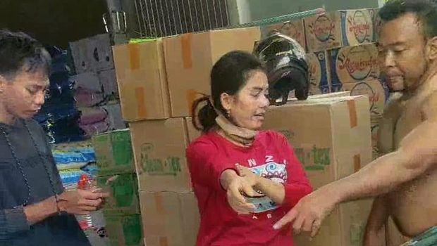 Penganiayaan kurir COD Pamekasan Zainal Arifin, ASN Pemkab Sampang dan istrinya sebelum menganiaya kurir COD di Pamekasan yang viral gegara paket tak sesuai pesanan