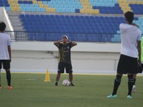 Aji Santoso Siapkan Formula Baru Saat Persela Vs Persiku