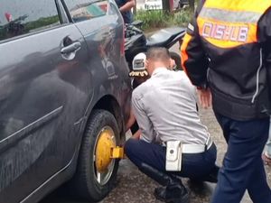 Penertiban Parkir di Depan Mal Panakkukang Makassar, 5 Mobil-8 Motor Ditilang