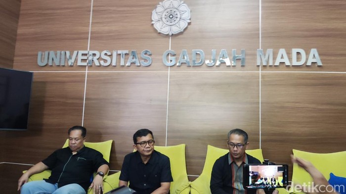 Pihak UGM memberikan keterangan soal insiden perahu terbalik yang tewaskan dua mahasiswa UGM di Maluku Tenggara, Rabu (2/7/2025).
