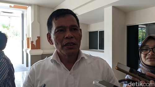 Plh Sekda NTB Lalu Moh. Faozal ditemui di kantor Gubernur NTB, Rabu (2/7/2025). (Ahmad Viqi/detikBali).