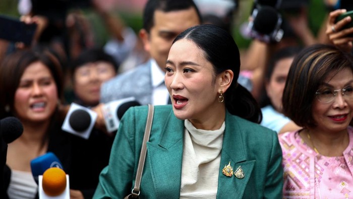 PM Thailand Diskors Gegara Rekaman Teleponnya Bocor Thailand's Prime Minister Paetongtarn Shinawatra looks on, after Thailand's Constitutional Court suspended her from duty pending a case seeking her dismissal, at the Government House in Bangkok, Thailand, July 1, 2025. REUTERS/Athit Perawongmetha