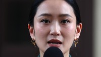 Mahkamah Konstitusi Thailand menangguhkan Perdana Menteri (PM) Paetongtarn Shinawatra dari jabatannya. Skors ini dilakukan di tengah penyelidikan masalah diplomatik dengan Kamboja. (REUTERS/Athit Perawongmetha)