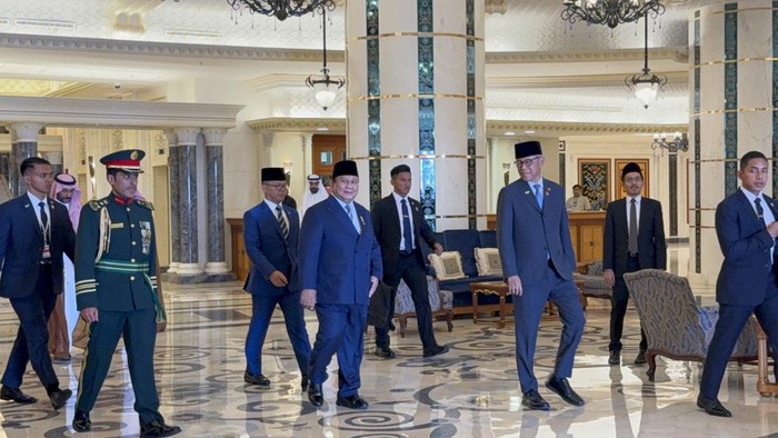 Presiden Prabowo Subianto bertemu dengan Putra Mahkota sekaligus Perdana Menteri (PM) Arab Saudi, Pangeran Mohammed bin Salman Al Saud (MBS), di Istana Al-Salam, Jeddah, Rabu (2/7/2025).