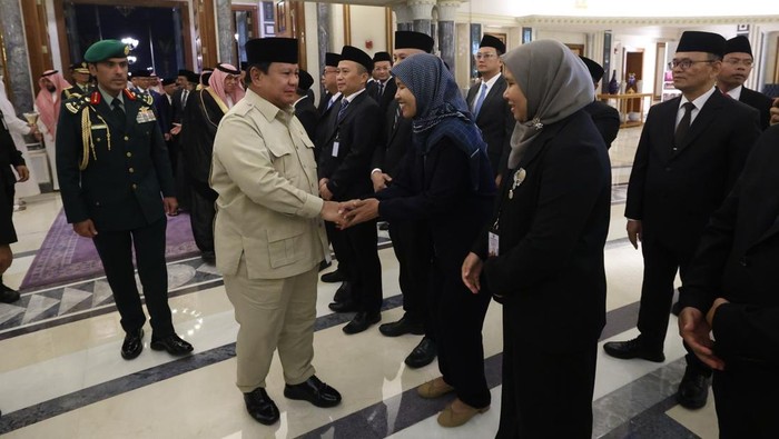 Prabowo disambut diaspora Indonesia di Jeddah (dok. Biro Pers Sekretariat Presiden)