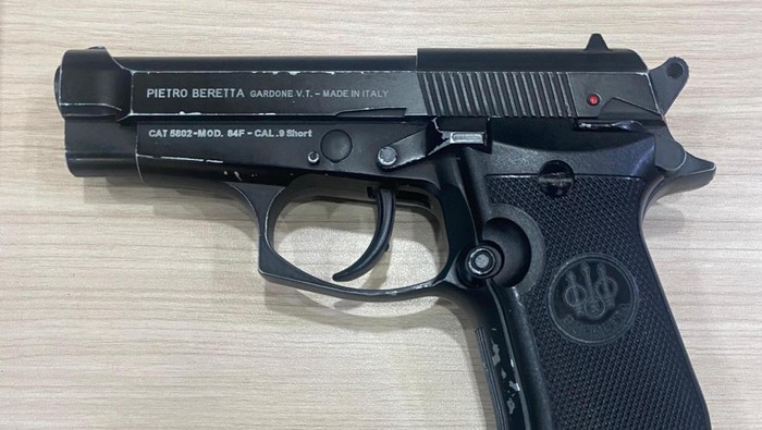 Pria ngaku ring satu di Depok pamer air gun saat cekcok. (Dok. ist)