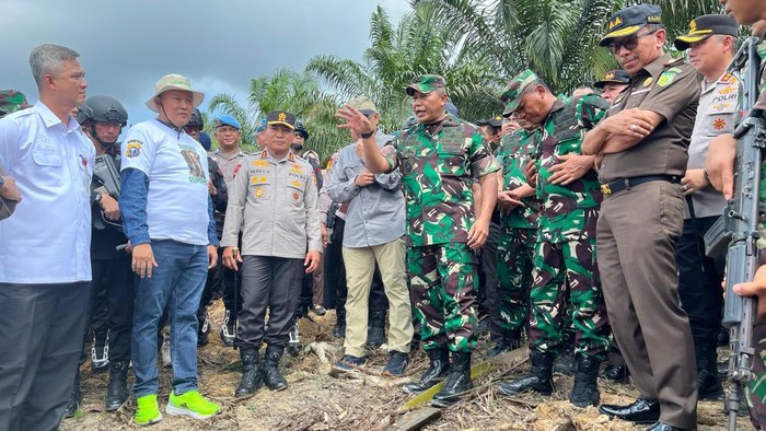 Proses penyerahan lahan. (Foto: Dok Satgas PKH)