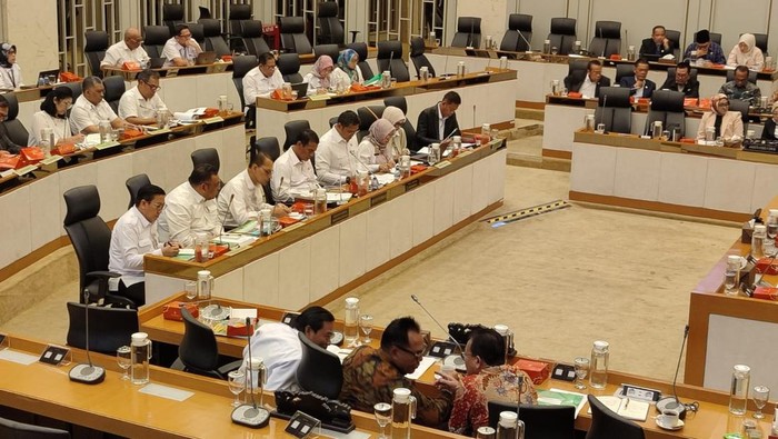 Raker Mentan Amran Sulaiman, dengan Komisi IV DPR RI, di Gedung DPR RI, Jakarta Pusat, Rabu (2/7/2025).