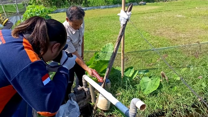 Polisi olah TKP lokasi remaja tersengat listrik di Tulungagung