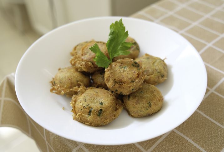 Perkedel kentang is an Indonesian fried patties made of mashed potatoes, minced meat, garlic, pepper and salt.