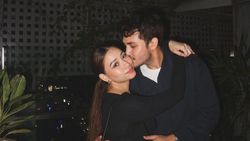 Selamat 7 Tahun Pernikahan Rizky Alatas dan Adzana Bing Slamet Selamat 7 Tahun Pernikahan Rizky Alatas dan Adzana Bing Slamet
