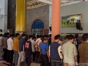 Sivitas Akademika UGM Salat Gaib untuk 2 Mahasiswa KKN Tewas di Maluku