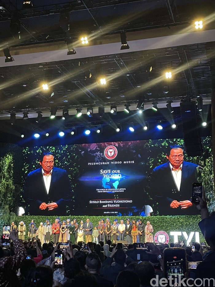 Peluncuran video musik lagu SBY, Save Our World, di Djakarta Theatre, Thamrin, Jakarta Pusat, Selasa (1/7/2025)