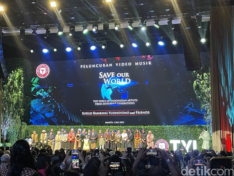 Peluncuran video musik lagu SBY, Save Our World, di Djakarta Theatre, Thamrin, Jakarta Pusat, Selasa (1/7/2025)