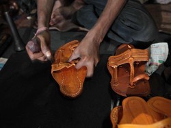 Dituduh Curi Desain Sendal Tradisional, Prada Akhirnya Gandeng Perajin India