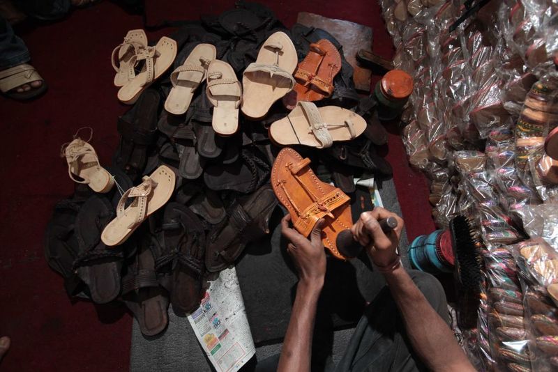 MUMBAI, INDIA - DECEMBER 16, 2012: Kolhapuri Chappals and markets in Kolhapur district in Maharashtra, India.(Photo by Mahendra Parikh and Vidya Subramanian/Hindustan Times via Getty Images)