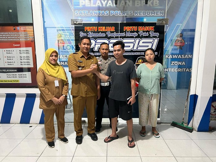 Proses mediasi peristiwa kecelakaan lalu lintas yang melibatkan Camat Wanareja, Irwan Arianto dengan pemobil Suzuki Espreso berakhir damai. Foto diunggah Rabu (2/7/2025).