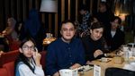 Keseruan Yovie Widianto Nongkrong Bareng Musisi Legendaris di Kafe
