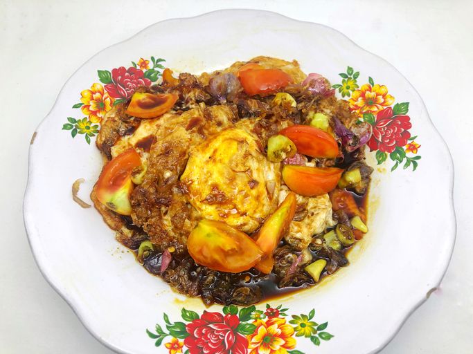 Fried eggs with sweet and spicy soy sauce