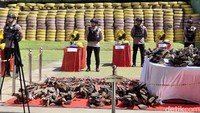 Dalam operasi tersebut, sebanyak 32 tersangka telah diamankan bersama barang bukti senpira dan amunisi yang kini masih dalam proses penyelidikan.  