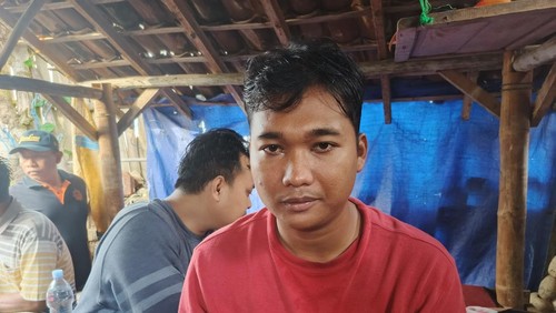 ABK KMP Tunu Pratama Jaya, Riko (28), saat ditemui detikBali di Pantai Pebuahan, Desa Banyubiru, Kecamatan Negara, Jembrana, Kamis (4/7/2025). (I Putu Adi Budiastrawan/detikBali)